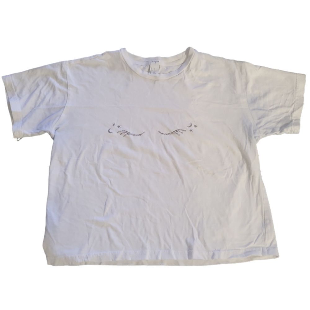 FOREVER 21 White Closed Eyes Oversized Crop Top Size S